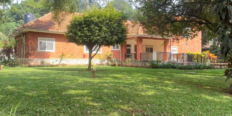 5 Bedrooms House For Sale In Kololo With Pool On 1.1 Acres At $2.5m