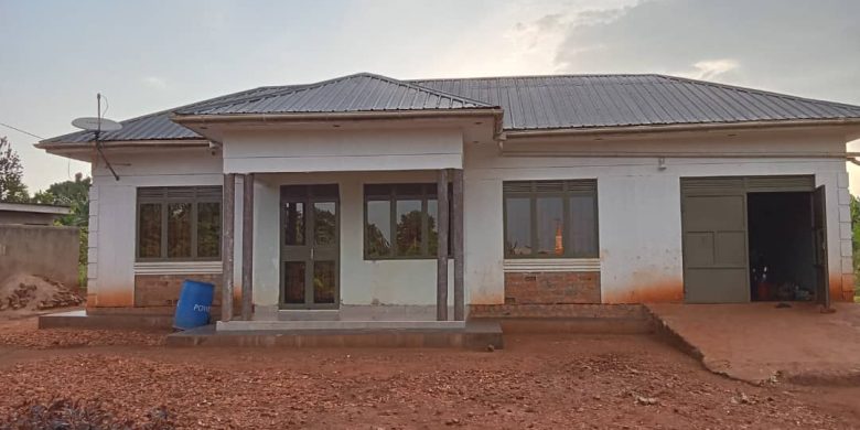 2 Bedrooms House For Sale In Kalule Bombo Road On 1 Acre At 120m