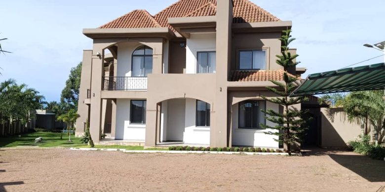 6 Bedrooms Mansion For Sale In Munyonyo On Half Acre With Pool 4.8Bn Shillings