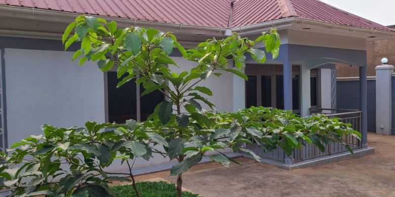 3 Bedrooms House For Sale In Kitende Entebbe Road At 250m