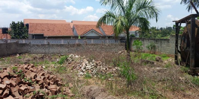 20 decimals for sale in Muyenga private mailo land title on table Asking price is ugx 650m