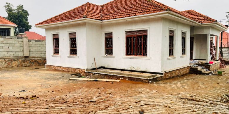 4 Bedrooms House For Sale In Bwebajja Entebbe Road 15 Decimals At 350m