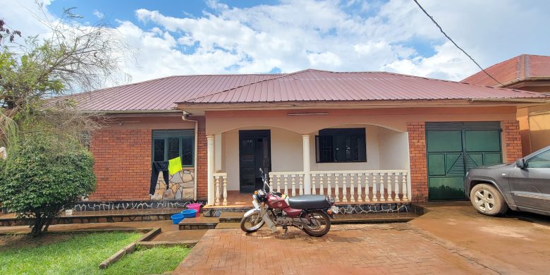 4 Bedrooms House For Sale In Najjera Bulabira Road 50×00ft At 250m