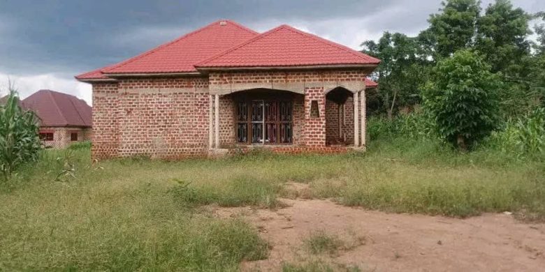 3 Bedrooms House For Sale In Busiika Vumba On 35 Decimals At 58m