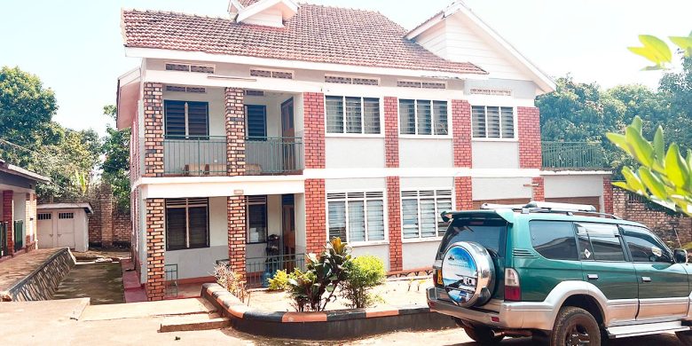 4 Bedrooms Main House With 3 Bedrooms Guest Wing On 0.151 Hectares In Entebbe At 840m