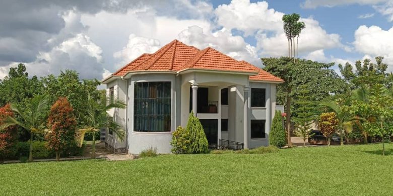 5 Bedrooms Mansion For Sale In Gayaza Busika Town On 2 Acres At 950m