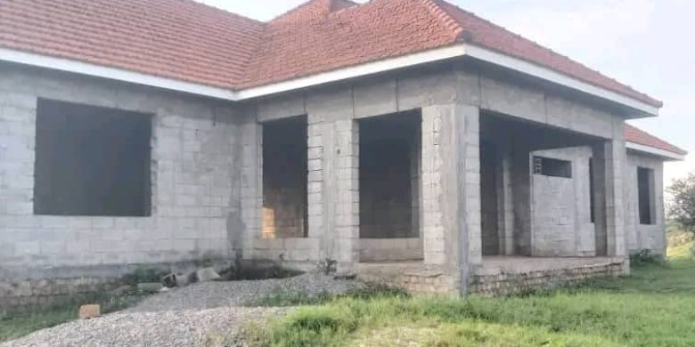 5 Bedrooms Shell House For Sale In Kira Kitukutwe On 35 Decimals Of Land At 290m